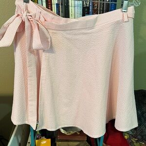 Jolie & Elizabeth The Missy A-line Wrap Mini Skirt in Coral Peach Seersucker